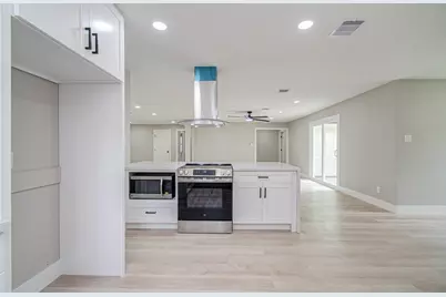 5731 Creekbend Drive, Houston, TX 77096 - Photo 10