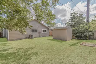 13126 Townwood Dr, Houston, TX 77045 - Photo 16