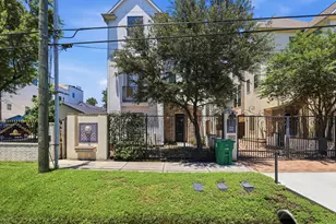 1009 W 24th St, Houston, TX 77008 - Photo 2