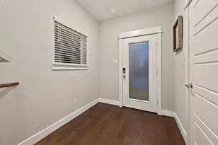 2010 St Charles St, Houston, TX 77003 - Photo 6