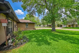 908 Pine Dr, Caldwell, TX 77836 - Photo 4