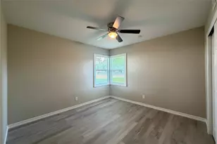 2214 5th Ave N, Texas City, TX 77590 - Photo 12