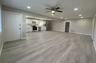 2214 5th Ave N, Texas City, TX 77590 - Photo 2