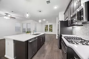 126 Wild Wisteria Ln, Montgomery, TX 77316 - Photo 4