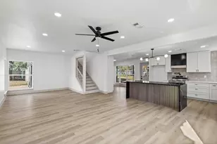 106 Burgundy Ln, League City, TX 77573 - Photo 14