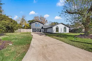 106 Burgundy Ln, League City, TX 77573 - Photo 8