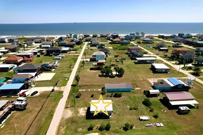 915 S Selwyn Road, Crystal Beach, TX 77650 - Photo 2