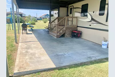 915 S Selwyn Road, Crystal Beach, TX 77650 - Photo 12