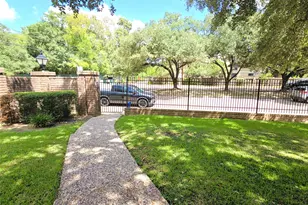 9731 Briar Forest Dr, Houston, TX 77063 - Photo 32