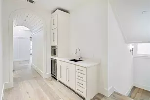 2425 E Seaside Dr, Galveston, TX 77550 - Photo 16