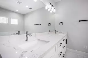 1315 Wycliffe Dr, Houston, TX 77043 - Photo 20