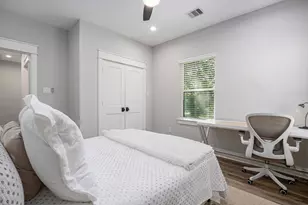 1315 Wycliffe Dr, Houston, TX 77043 - Photo 24