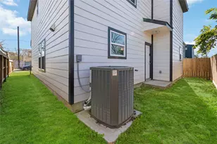 9711 Beckley St, Houston, TX 77088 - Photo 24