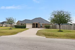 11215 April Dr Dr, Needville, TX 77461 - Photo 2