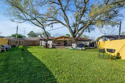 819 Hackberry Street, Stafford, TX 77477 - Photo 20