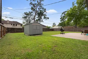 9802 Bayou Woods Dr, Baytown, TX 77521 - Photo 28