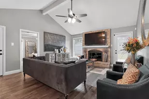 9802 Bayou Woods Dr, Baytown, TX 77521 - Photo 10