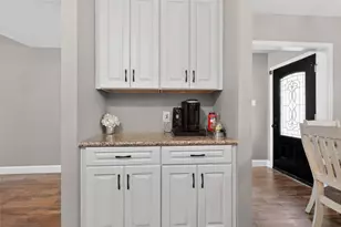 9802 Bayou Woods Dr, Baytown, TX 77521 - Photo 8