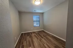 1011 Larks Trace Ln, Houston, TX 77090 - Photo 16