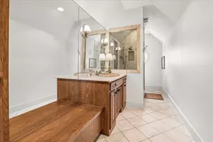 802 Country Ln, Houston, TX 77024 - Photo 26