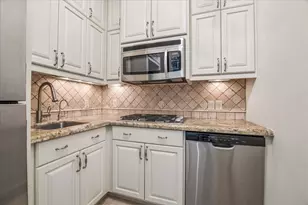 802 Country Ln, Houston, TX 77024 - Photo 22