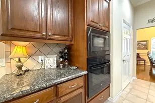 1446 Sherwood Park Cir, Houston, TX 77043 - Photo 12