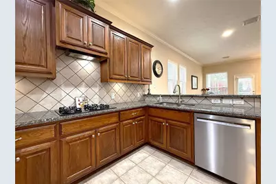 1446 Sherwood Park Circle, Houston, TX 77043 - Photo 14