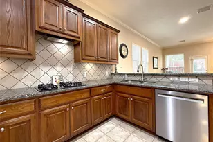 1446 Sherwood Park Cir, Houston, TX 77043 - Photo 14