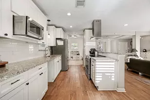 3037 Longwood Ln, Dickinson, TX 77539 - Photo 8