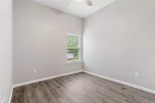 1319 E 35th St, Houston, TX 77022 - Photo 22