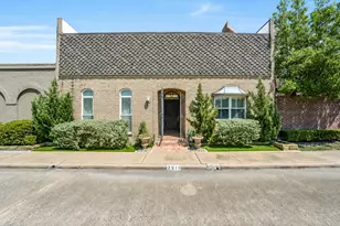 2011 Canongate Dr, Houston, TX 77056 - Photo 2