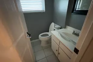 1226 Valley Dr, Angleton, TX 77515 - Photo 10