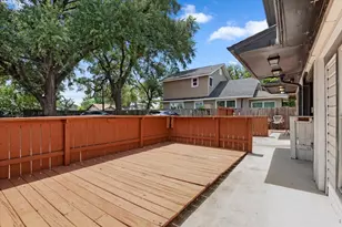 215 Caplin St, Houston, TX 77022 - Photo 14