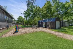 10002 Twisted Oak, Baytown, TX 77521 - Photo 22