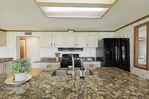 207 Vivian Rd, Onalaska, TX 77360 - Photo 14