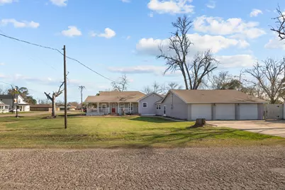 2006 Main Street, Danbury, TX 77534 - Photo 2