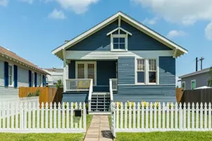 2612 Ave M 1/2, Galveston, TX 77550 - Photo 1