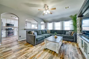 1211 Quarterhorse Dr, Alvin, TX 77511 - Photo 2