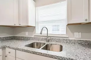 1428 E 36th St, Houston, TX 77022 - Photo 6