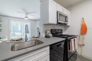 200 Hallow Tree Ln, Houston, TX 77090 - Photo 8