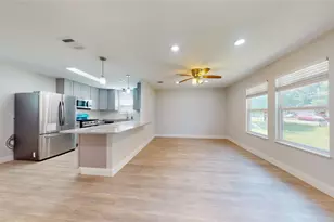 227 Kansas St, Bacliff, TX 77518 - Photo 6