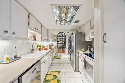 2238 S Piney Point Road #204, Houston, TX 77063 - Photo 4