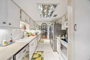 2238 S Piney Point Rd, Houston, TX 77063 - Photo 4