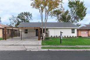 5326 De Lange Ln, Houston, TX 77092 - Photo 2