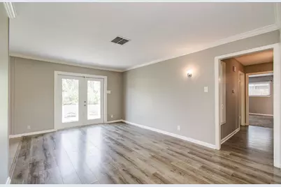 9410 Highmeadow Drive, Houston, TX 77063 - Photo 10