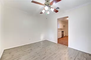 5810 Boyce Springs Dr, Houston, TX 77066 - Photo 8