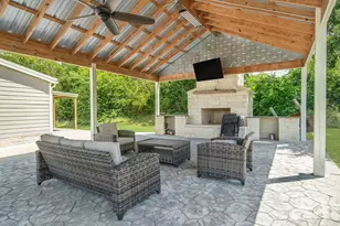 555 WilderCrest Ln, Brenham, TX 77833 - Photo 2