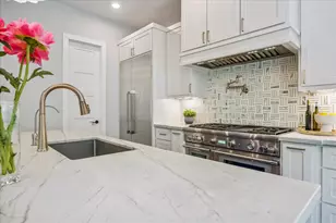 4532 Mimosa Dr, Bellaire, TX 77401 - Photo 16