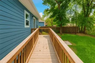 8306 Flintridge Dr, Houston, TX 77028 - Photo 10