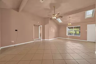 10706 Thorncliff Dr, Humble, TX 77396 - Photo 8